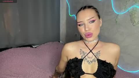 Kira online show from August 3, 4:02 pm