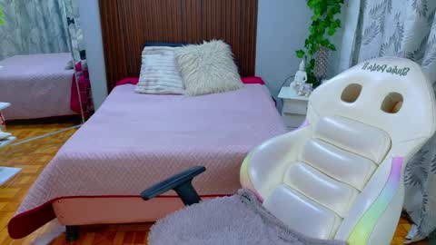 kate online show from April 4, 9:44 pm