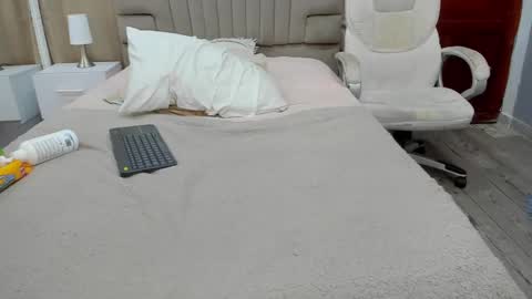 Snapshot of kataleya_zuluaga chatting on February 24, 8:17 am kataleya_zuluaga online show from February 24, 8:17 am