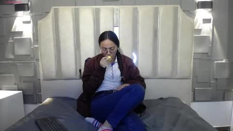 Katalina online show from March 10, 2:54 pm