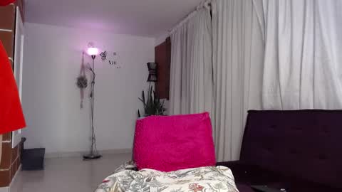 Snapshot of katalina_rosee chatting on January 19, 11:43 pm K A T A L I N A online show from January 19, 11:43 pm