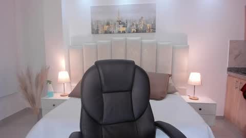 kate_rous online show from December 1, 7:17 am