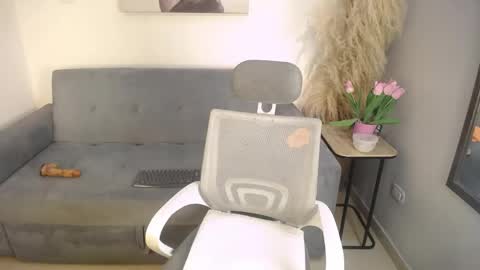 Kate  online show from May 15, 4:36 pm