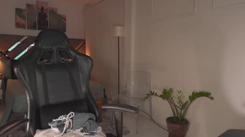  Kate Owens  online show from February 8, 12:41 pm