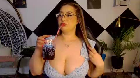 Kate online show from July 4, 7:39 pm