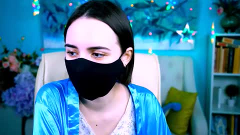 katewillows online show from March 26, 4:18 am