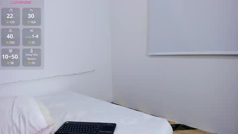 Snapshot of katey_curvy01 chatting on December 7, 6:15 am katey Curvy01 online show from December 7, 6:15 am