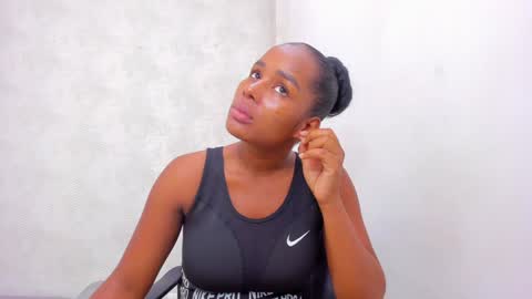 Snapshot of katherin_cruzz chatting on December 18, 11:45 am katherin online show from December 18, 11:45 am