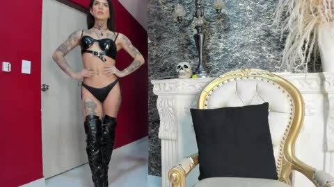 Snapshot of katherinblake chatting on December 20, 1:47 am Katherin online show from December 20, 1:47 am