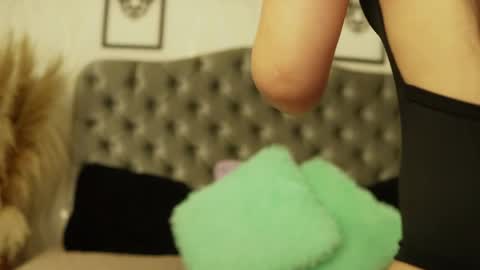 kathh_latorre online show from April 19, 1:01 pm