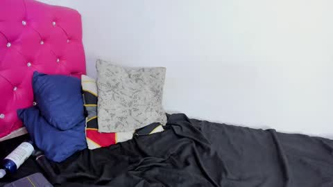Snapshot of katia__dann chatting on February 4, 11:49 pm katalina y Daniel online show from February 4, 11:49 pm
