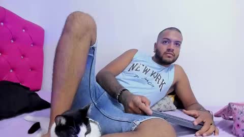 Snapshot of katia__dann chatting on January 24, 8:11 pm katalina y Daniel online show from January 24, 8:11 pm