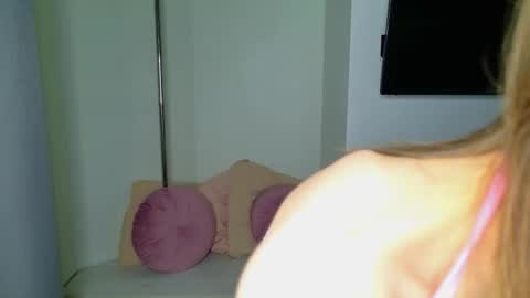Snapshot of katie_ktk chatting on September 18, 3:05 pm Katie online show from September 18, 3:05 pm