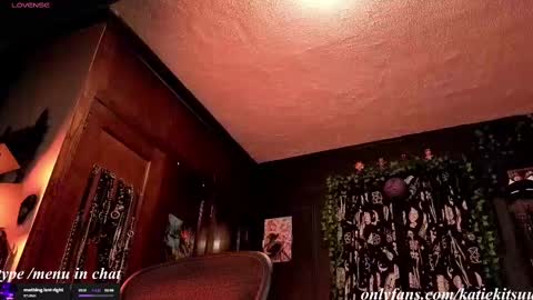 katiekitsuu online show from October 23, 9:26 pm