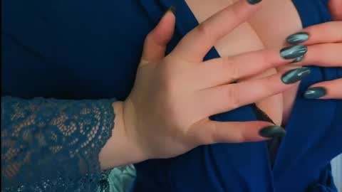 katniss_k online show from April 11, 5:01 am