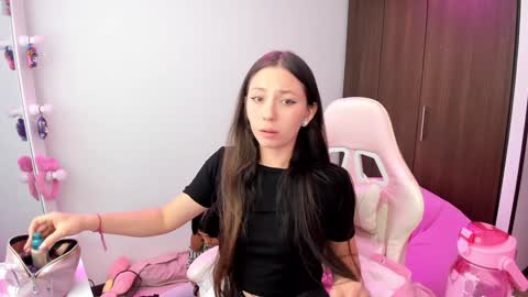 Snapshot of katrinrosex chatting on December 15, 8:15 pm Katrin online show from December 15, 8:15 pm