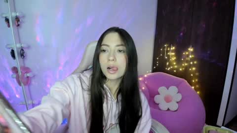 Snapshot of katrinrosex chatting on December 9, 12:01 am Katrin online show from December 9, 12:01 am