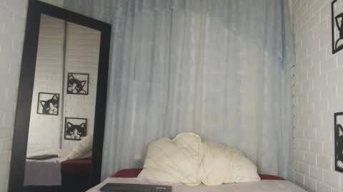 Snapshot of kattia_23 chatting on February 19, 12:35 am kattia online show from February 19, 12:35 am