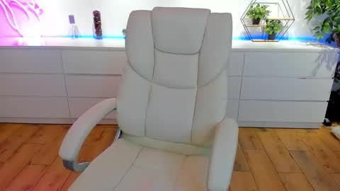 katty__pretty online show from September 15, 6:26 am