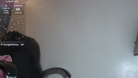 Snapshot of katty_findom_ chatting on January 25, 3:41 pm katty online show from January 25, 3:41 pm