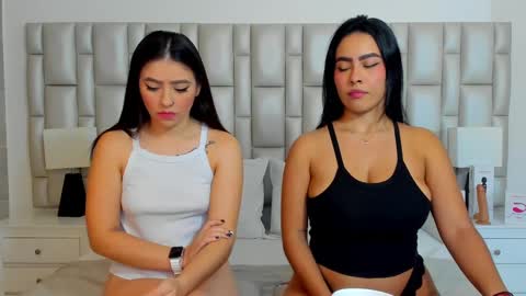 Snapshot of katy_and_paola chatting on March 5, 7:49 pm katy blonde girl and paola big boobs online show from March 5, 7:49 pm
