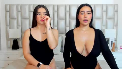 Snapshot of katy_and_paola chatting on February 24, 7:52 pm katy blonde girl and paola big boobs online show from February 24, 7:52 pm