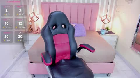 Snapshot of katy_brownn_ chatting on February 6, 7:40 pm KATY online show from February 6, 7:40 pm