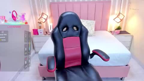 Snapshot of katy_brownn_ chatting on September 11, 7:48 pm KATY online show from September 11, 7:48 pm