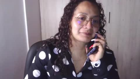  Khawit  online show from February 17, 7:12 pm