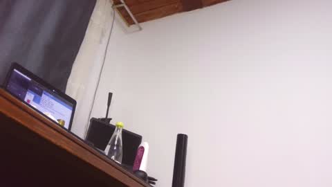  Khawit  online show from January 28, 1:59 pm