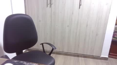  Khawit  online show from February 10, 6:09 am