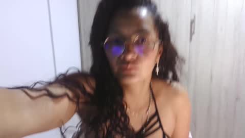  Khawit  online show from February 15, 8:22 am