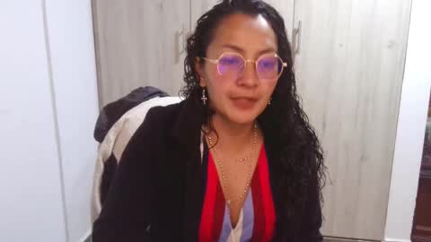  Khawit  online show from February 26, 5:31 pm