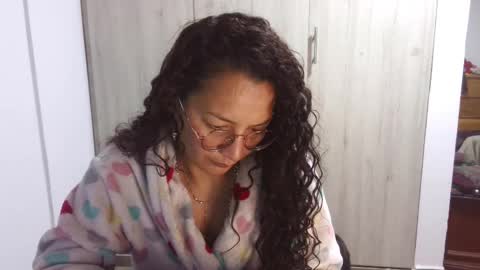  Khawit  online show from February 13, 8:17 am