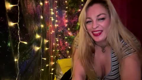 kay_la online show from December 5, 9:30 am