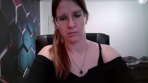 KayaLips online show from October 3, 3:31 pm