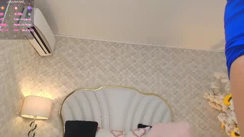 kayladavies_ online show from June 17, 9:09 pm