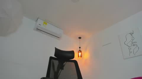      K A Y L A      online show from November 2, 1:33 pm