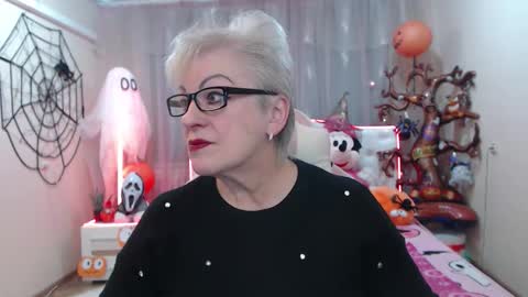 kaylesmoll online show from November 4, 7:48 pm