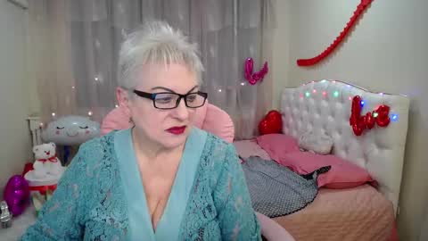 kaylesmoll online show from February 25, 11:26 pm