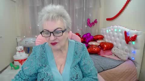 kaylesmoll online show from February 9, 4:57 am