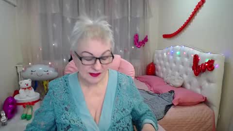 kaylesmoll online show from February 23, 4:39 am
