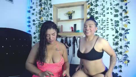 kaylie and dakota  online show from October 17, 11:25 am