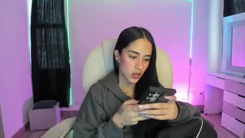 Snapshot of kaylie_xxx chatting on December 17, 8:32 pm kaylie online show from December 17, 8:32 pm