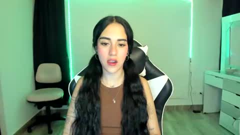 Snapshot of kaylie_xxx chatting on February 19, 12:03 am kaylie online show from February 19, 12:03 am