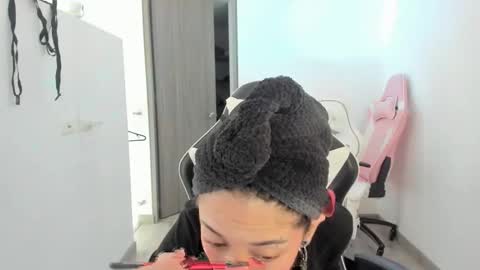 kaylie online show from November 11, 5:37 pm