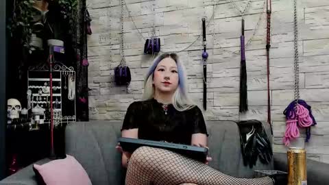 Miss Kazia online show from January 12, 1:45 am