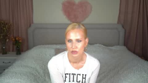 EliandKylie online show from December 3, 4:13 am