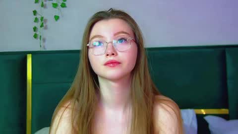 Snapshot of keiraace chatting on February 28, 12:32 am Keira online show from February 28, 12:32 am