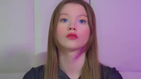 Keira online show from May 12, 6:50 pm